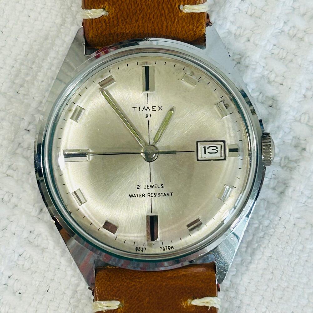Timex 21 Jewel 34mm Mens Watch 1970 Manual Wind Runs Great - Picture 2 of 12